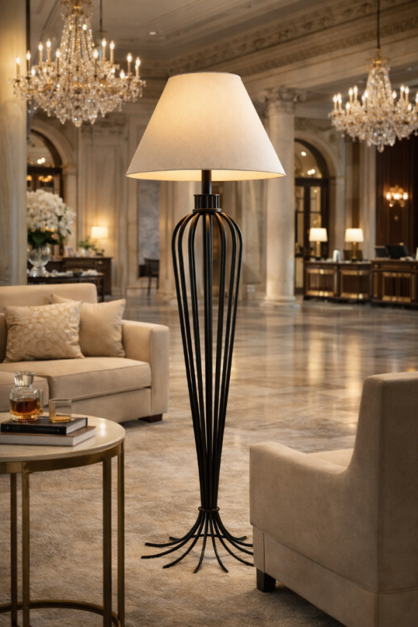 ATELIER N°7 – Heykelsi Tasarım Lambader | Özel Metal Gövde, Salon ve Lobi Aydınlatması ATELIER N°7 – Heykelsi Tasarım Lambader | Özel Metal Gövde, Salon ve Lobi Aydınlatması