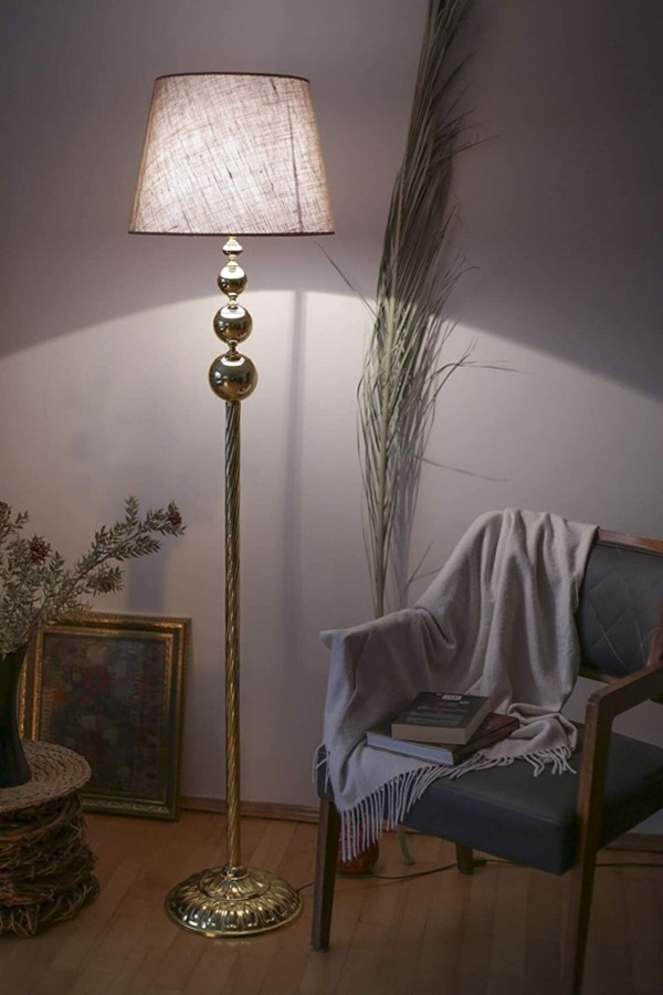 Gold Kaplama Üçlü Küre Modern Metal Lambader - Başlık rengi Mataro Vizon’dur Gold Kaplama Üçlü Küre Modern Metal Lambader - Başlık rengi Mataro Vizon’dur