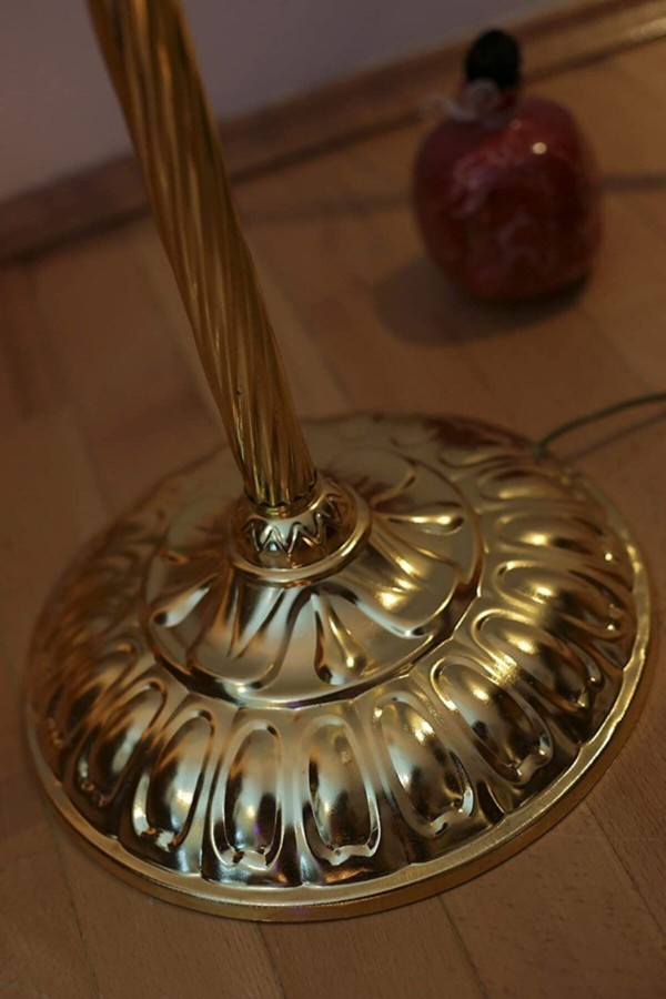 Gold Kaplama Üçlü Küre Modern Metal Lambader - Başlık rengi Mataro Vizon’dur Gold Kaplama Üçlü Küre Modern Metal Lambader - Başlık rengi Mataro Vizon’dur