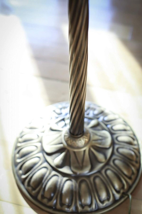 Eskitme Kaplama Burgulu Modern Metal Lambader - Başlık rengi Bej’dir.