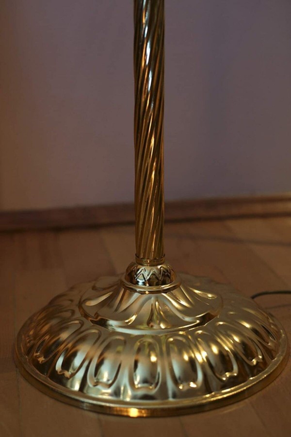 Gold Kaplama Üçlü Küre Modern Metal Lambader - Başlık rengi Beyaz'dır.