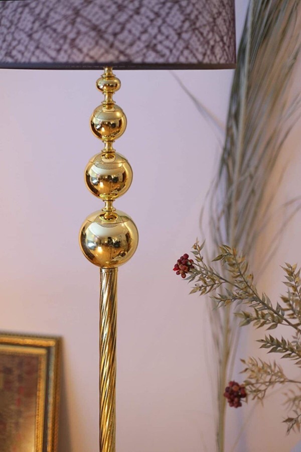 Gold Kaplama Üçlü Küre Burgulu Tek Ayaklı Metal Lambader - Konik Başlık Rengi Pre Kahve