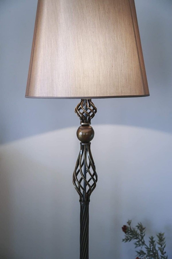 – Bronz Lambader Modern .başlık Rengi Mataro Vizon’dur – Bronz Lambader Modern .başlık Rengi Mataro Vizon’dur