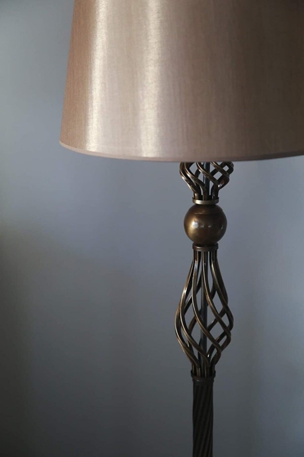 – Bronz Lambader Modern .başlık Rengi Mataro Vizon’dur