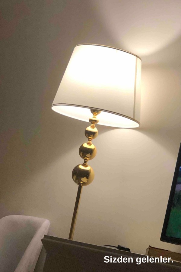 Vega Gold Kaplama Üçlü Küre Metal Lambader - Gold Şeritli S Krem